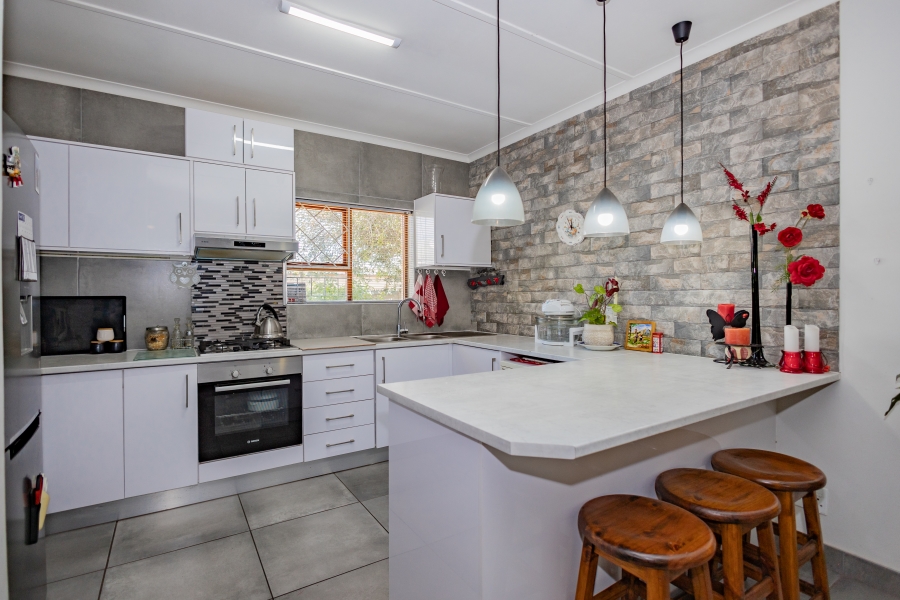 3 Bedroom Property for Sale in Somerset Park Western Cape